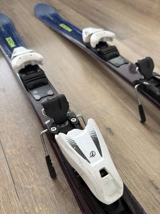 Esquís Wedze Boost 500 con fijaciones