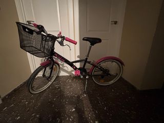 Bicicleta niña con cesta rosa