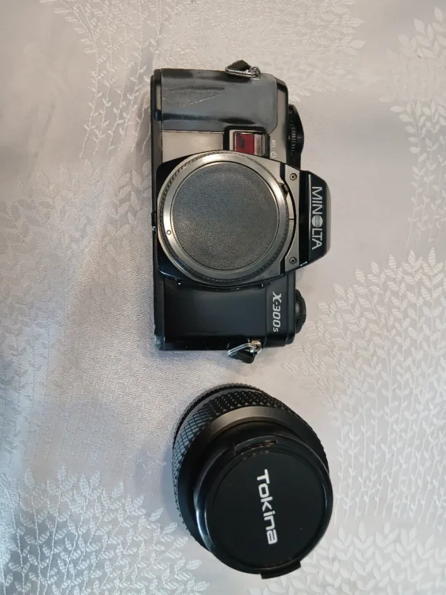 Cámara Minolta X300s con objetivo Tokina 35/70
