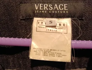 Cazadora Versace Negra con Brillantes. Perfecta.