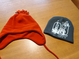 Berretto invernale per bambini. Il grigio è reversibile.