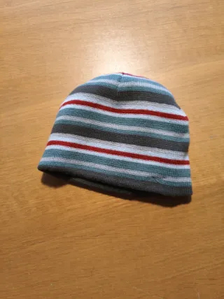 Berretto invernale per bambini. Il grigio è reversibile.