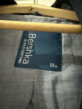 Gabardina Bershka doble botonadura talla M