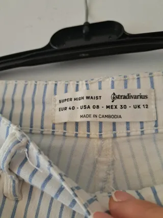 Pantalones de rayas blancos y azules