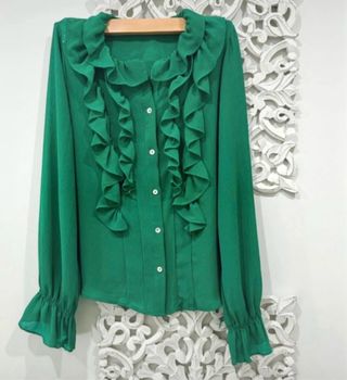 Blusa verde con volantes. Zara Talla XS