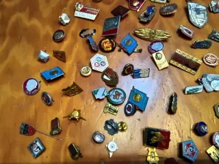 Lote Pins y Medallas RDA Antigua