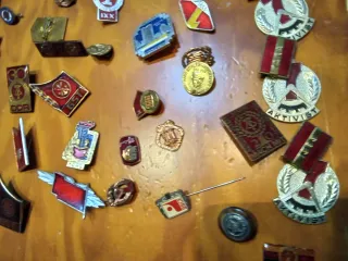 Lote Pins y Medallas RDA Antigua