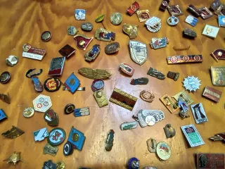 Lote Pins y Medallas RDA Antigua