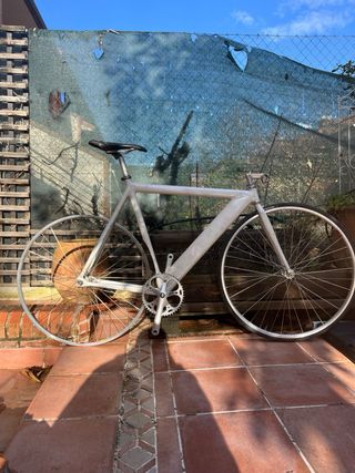 Cuadro de bicicleta de pista blanco