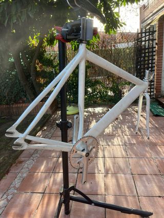 Cuadro de bicicleta de pista blanco