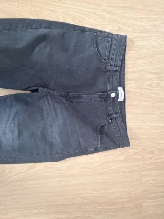 Pantalón vaquero negro