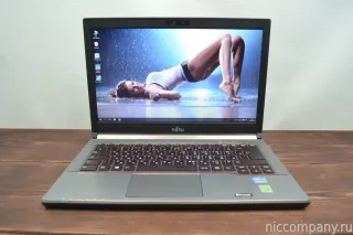 Portátil Fujitsu Gris y Negro