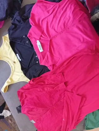 Lote 4 Tops Mujer Talla S con botones.precio todo