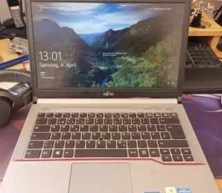 Portátil Fujitsu Plata y Negro