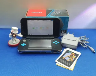 CONSOLA NEW 2DS XL COMPLETA + CARCASA PIKACHU