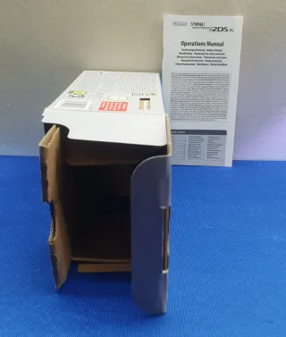 CONSOLA NEW 2DS XL COMPLETA + CARCASA PIKACHU