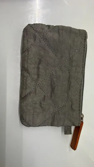 Pochette trapuntata grigia con zip