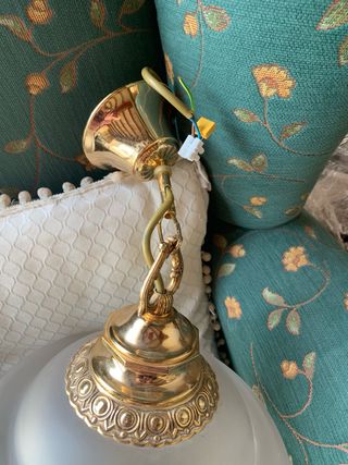 Lámpara de techo dorada y cristal