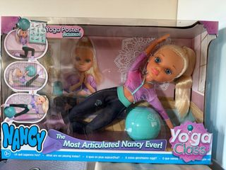 Nancy Yoga Class Muñeca con Accesorios