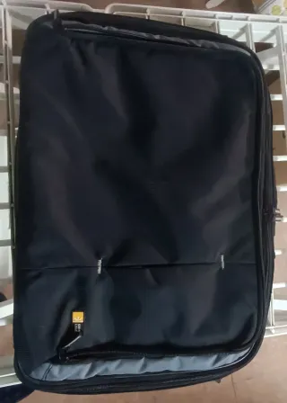 Funda portátil Case Logic 17 negra y gris