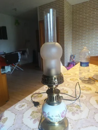 Lámpara de mesa antigua porcelana y metal