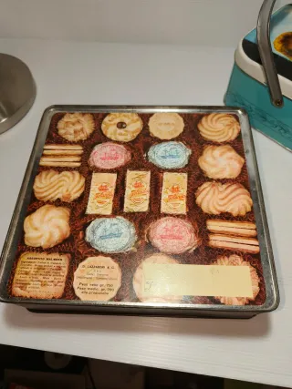 Scatole Latta Vintage Lazzaroni e Perfetti, LEGGI