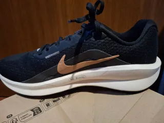 Zapatillas Nike Downshifter Negro/Dorado