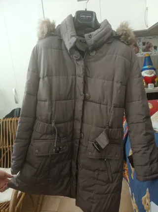 Piumino donna marrone con cappuccio