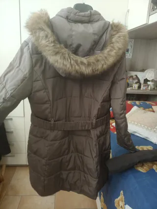 Piumino donna marrone con cappuccio