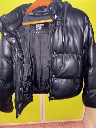 Chaqueta acolchada efecto piel negra Talla S
