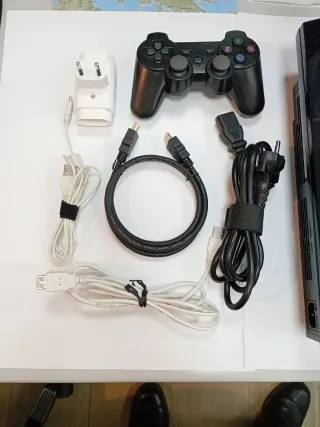 PlayStation 3 Pirateada + 4 Mandos