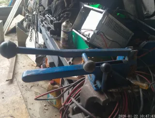 Prensa flejadora para grapas de cinta