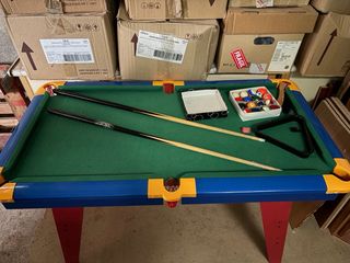 Futbolín para niños y billar