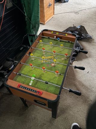 Futbolín para niños y billar