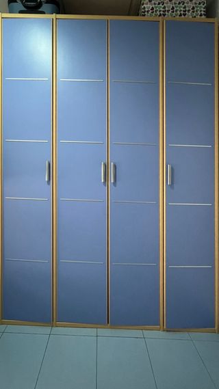 Armario grande azul y beige