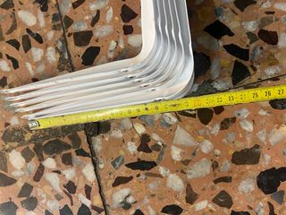 Escuadras metálicas