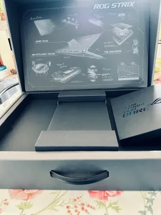 Scatola Originale ASUS ROG Strix Scar 18, 2025