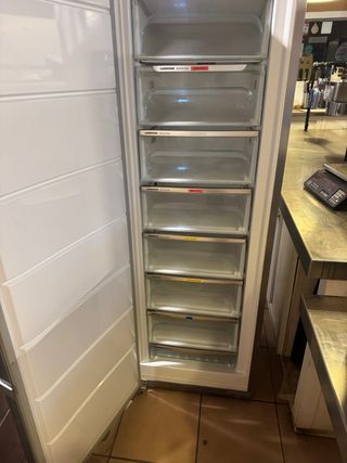 Congelador Liebherr vertical. 1 puerta