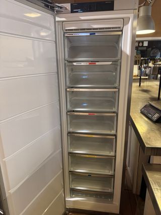 Congelador Liebherr vertical. 1 puerta