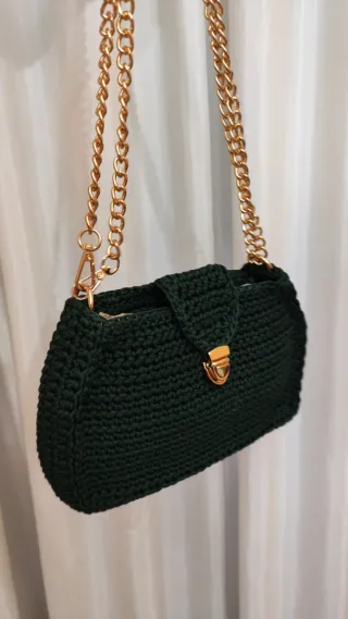 Borsa uncinetto verde con catena oro