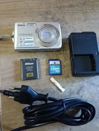 Cámara Digital Nikon COOLPIX S210 Plata