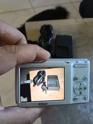 Cámara Digital Nikon COOLPIX S210 Plata