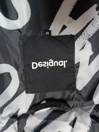 Chaquetón Desigual Negro con Capucha
