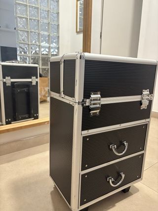 Maleta de maquillaje con ruedas