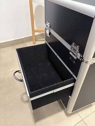 Maleta de maquillaje con ruedas