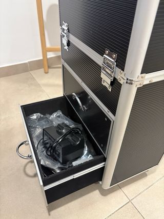 Maleta de maquillaje con ruedas