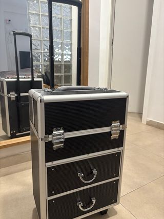 Maleta de maquillaje con ruedas