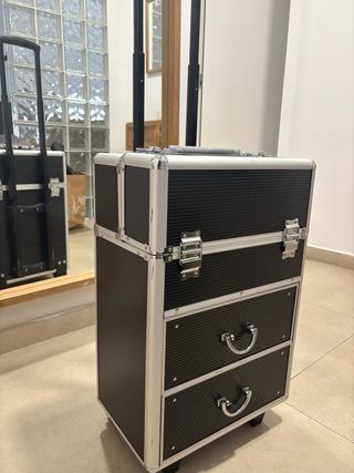 Maleta de maquillaje con ruedas