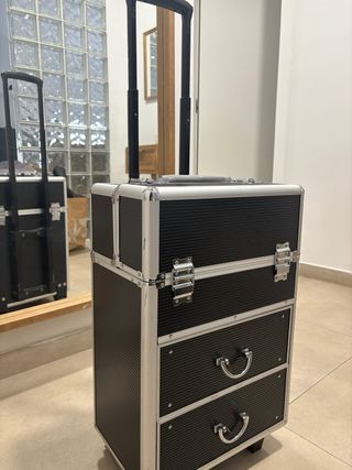 Maleta de maquillaje con ruedas