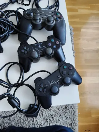 PSX + 3 mandos + juegos